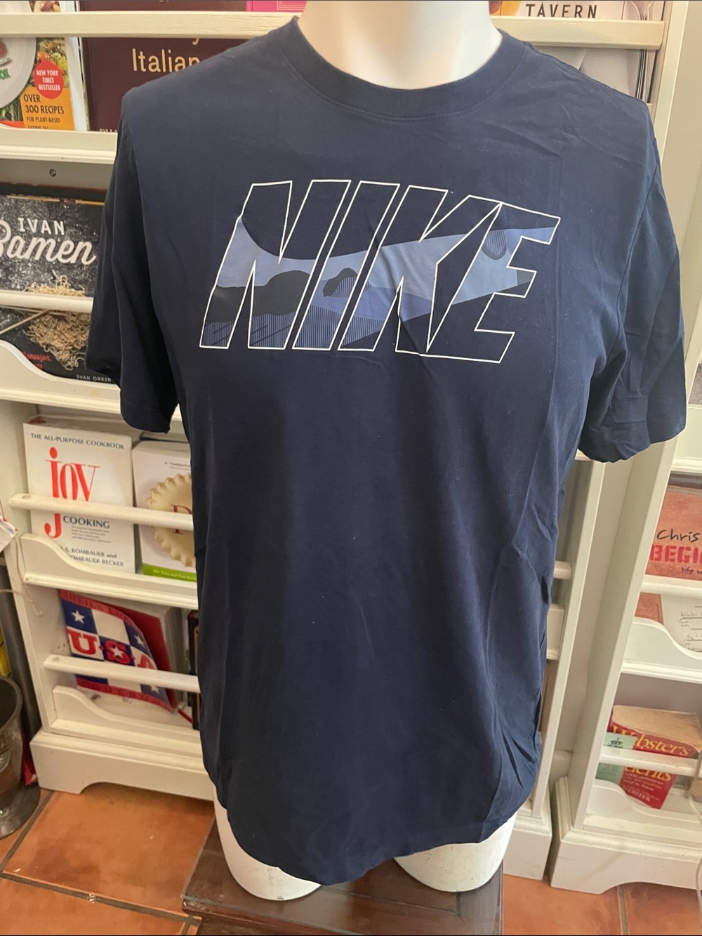 Nike Men’s Navy DriFit Graphic Logo Short Sleeve Tee